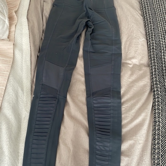 Alo Gray Moto Leggings - Picture 8 of 8